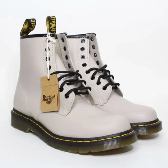 NWT Dr. Martens 1460 Vintage Taupe Smooth Leather 8 Eye Combat Boots Men 14 - Picture 1 of 5